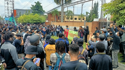 Solidaritas Untuk Warga Desa Wadas, Ratusan Orang Unjuk Rasa di Mapolda DIY