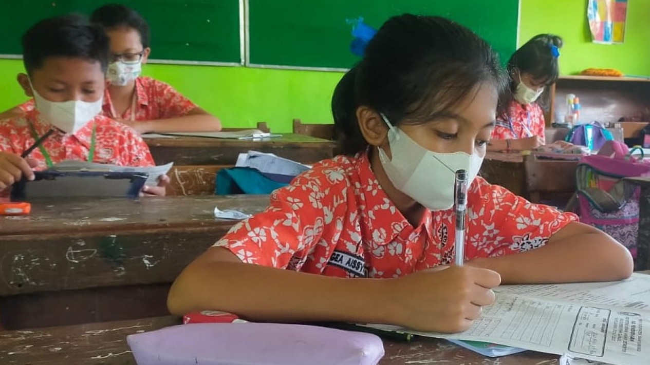 Guru dan Murid Terpapar Covid-19, PTM di Kabupaten Banyuwangi  Jadi 50 Persen
            - galeri foto