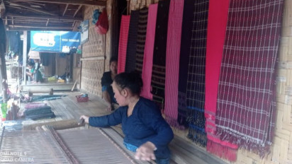 Perajin Kain Tenun Badui Kembali Produksi Meski di Tengah Pandemi