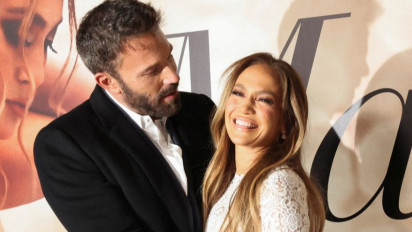Jennifer Lopez Kembali Main Film Komedi Romantis Lewat "Marry Me"