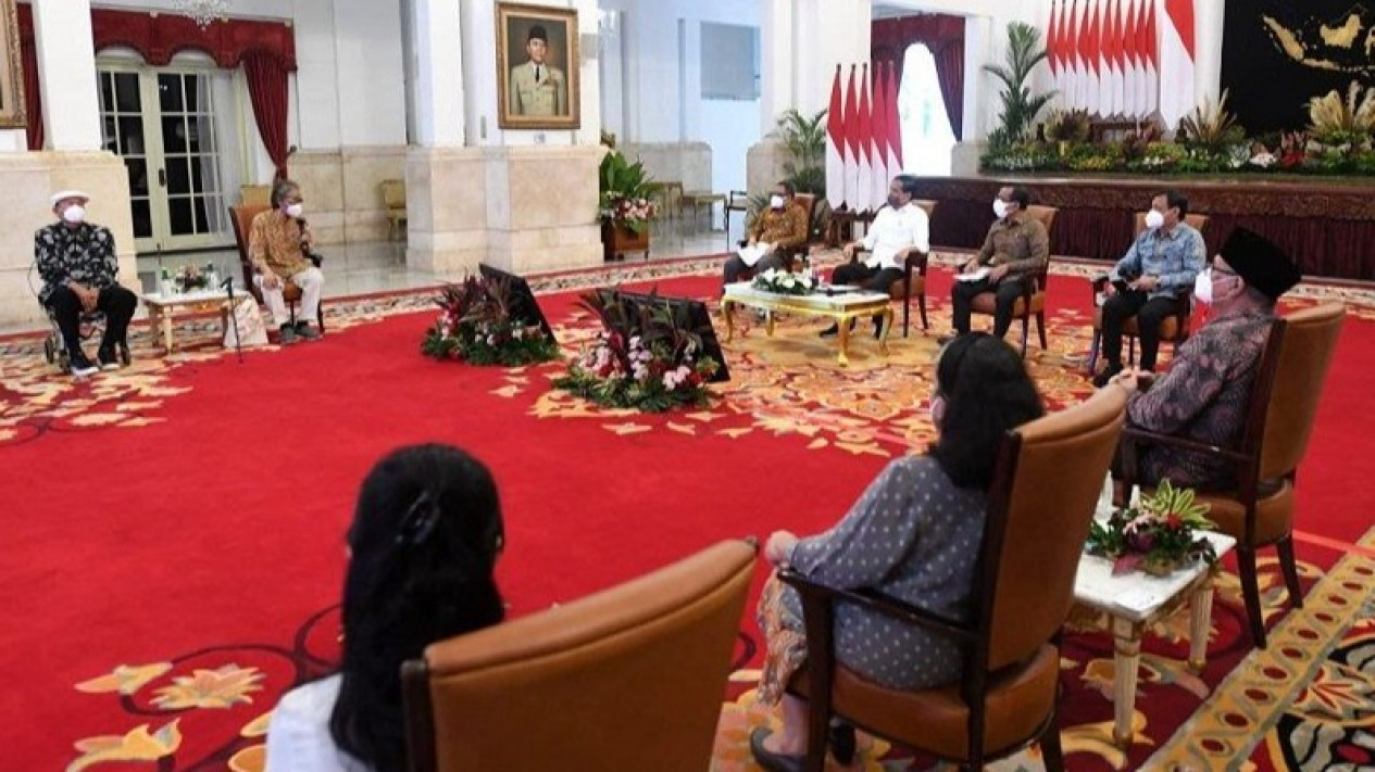 Seniman dan Budayawan Temui Presiden Minta Kepastian Izin Kegiatan Seni di Tengah Pandemi
            - galeri foto