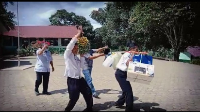 Dimutasi, Kepsek SDN 4 Kesu’ Buat Video Parodi Diusir Viral di Media Sosial.  