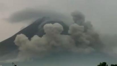 Jumat Sore, Gunung Merapi Kembali Luncurkan Awan Panas Sejauh 2,7 Kilometer