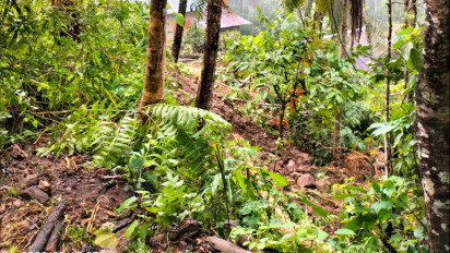 Longsor Timpa Satu Rumah Dan Tutup Jalan Penghubung Kecamatan Di Sinjai