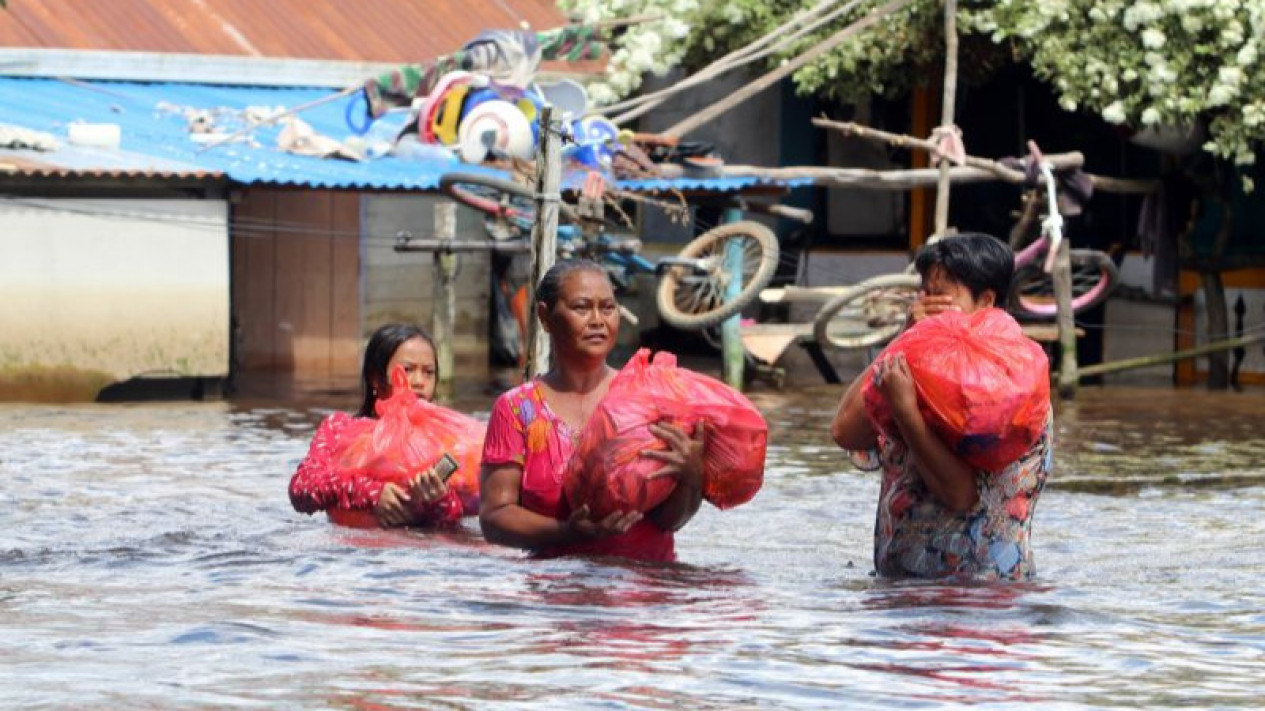 Dua Kecamatan di Kabupaten Sintang Dilanda Banjir
            - galeri foto