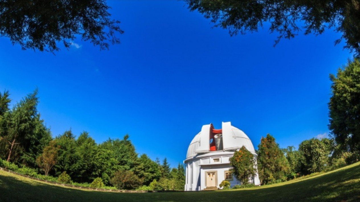 Peneliti Bosscha ITB: Hilal Tidak Mungkin Bisa Diamati Hari Ini 17 Februari 2026
            - galeri foto