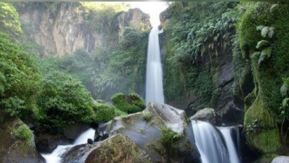 Menikmati Sensasi Kesejukan Air Terjun Coban Rondo Malang