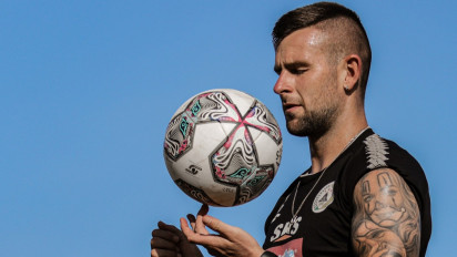 Aaron Evans Disanksi 4 Laga, Bos PSS: Berlebihan