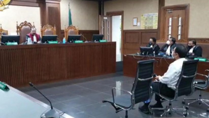 Sidang Vonis Ditunda, Azis Syamsuddin Mengucapkan "Selamat Hari Kasih Sayang"