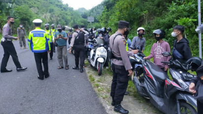 Arogan di Jalan Ratusan Motor Wisatawan Dicegat Polisi di Gunungkidul