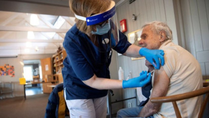 Swedia Anjurkan Booster ke-2 Vaksin Covid-19 Bagi Lansia