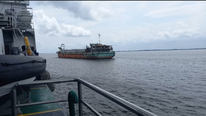 KKP Hentikan Penambangan Pasir Laut Ilegal di Pulau Rupat, Satu Kapal Tongkang Diamankan