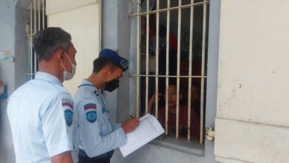 Petugas Rutan Salatiga Razia Sel Warga Binaan