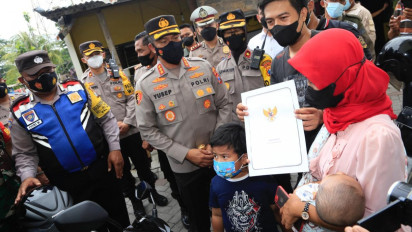 Bercuit di Twitter Kehilangan Motor, Ojol Wanita di Surabaya dapat Motor Baru dari Presiden Jokowi