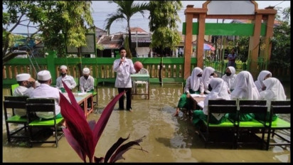 Banjir tak Kunjung Surut, Sekolah Madrasah Islamiyah Gelar Mitigasi Bencana Banjir