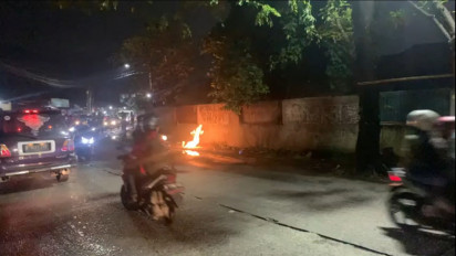 Sebuah Pipa Saluran Gas Bawah Tanah di Jalan Raya Setu Bantar Gebang Bekasi Bocor dan Terbakar