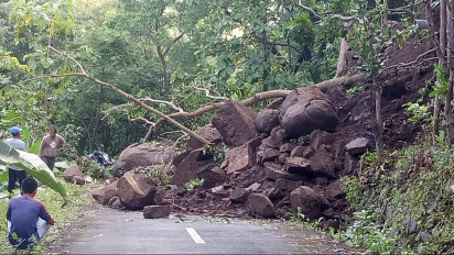 Tebing Setinggi 8 Meter Longsor, Tutup Akses Jalan Alternatif Gunungkidul-Klaten