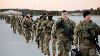 Rusia Dikabarkan Telah Menarik Pasukan, Biden: Invasi Tetap Mungkin Terjadi