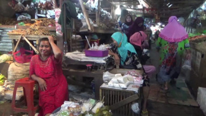 Harga Kedelai Melambung, Penjual Tahu dan Tempe Resah