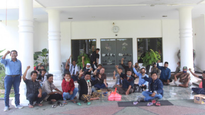 Rusak Lingkungan, Warga Duduki Kantor Bupati, Tuntut Ijin Tambang Pasir CV DPS Dicabut