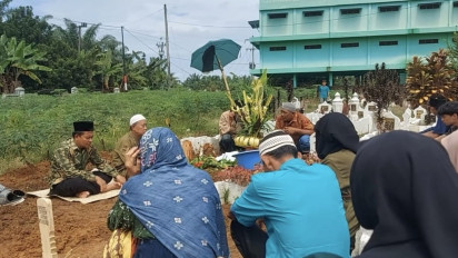 Bunuh Diri di Apartemennya, Model Novi Amelia Dikebumikan di Kampung Halaman