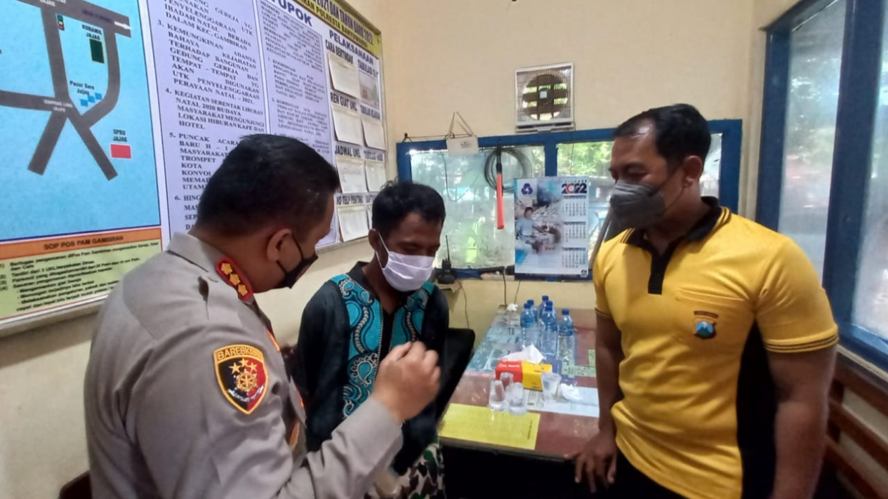 Pelaku Penusukan Pengasuh Pondok Pesantren Tertangkap saat Hendak Cari Tumpangan Truk untuk Kabur
            - galeri foto
