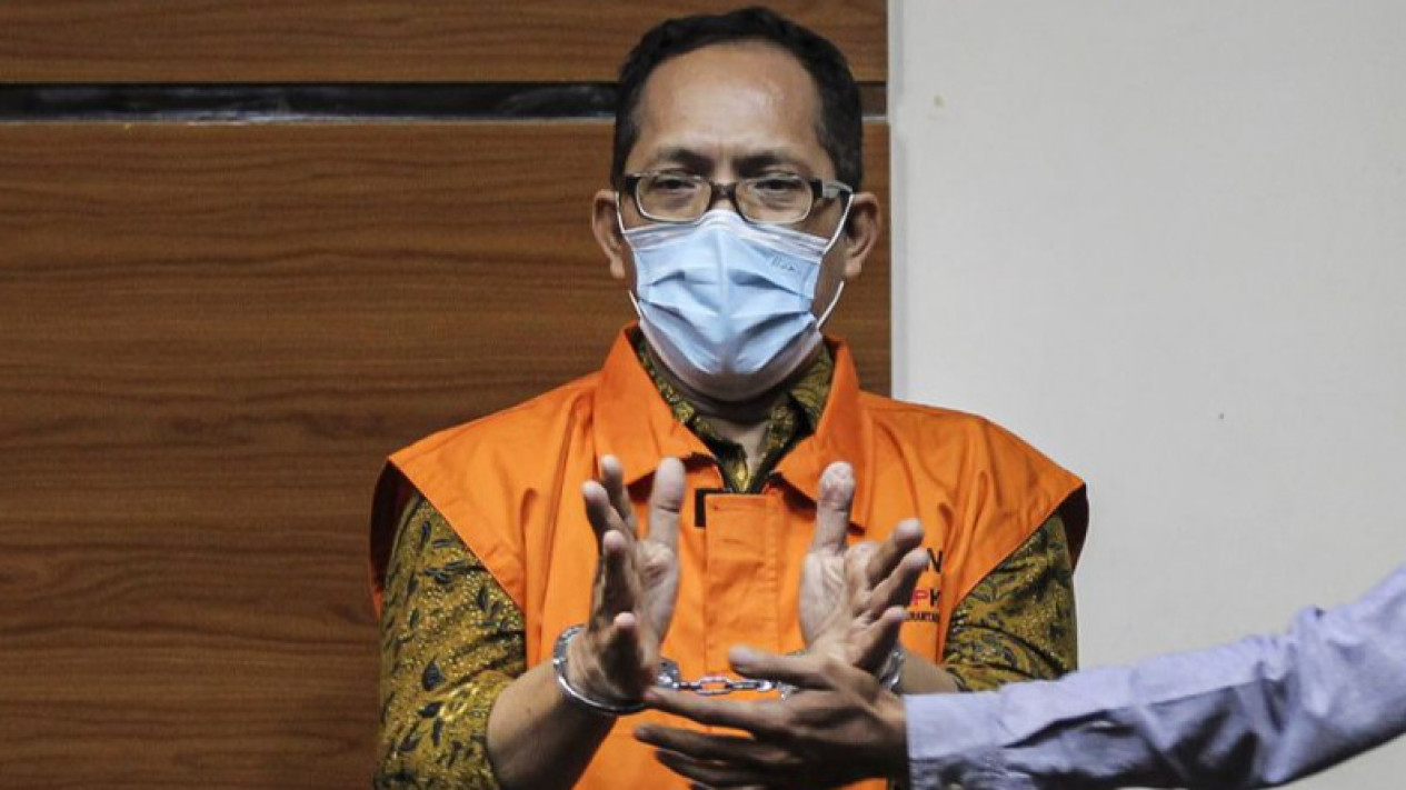 KPK Dalami Perkara yang Pernah Ditangani Hakim Itong
            - galeri foto