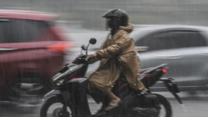 Timur dan Selatan Jakarta Diprediksi Diguyur Hujan, Petir dan Angin Kencang