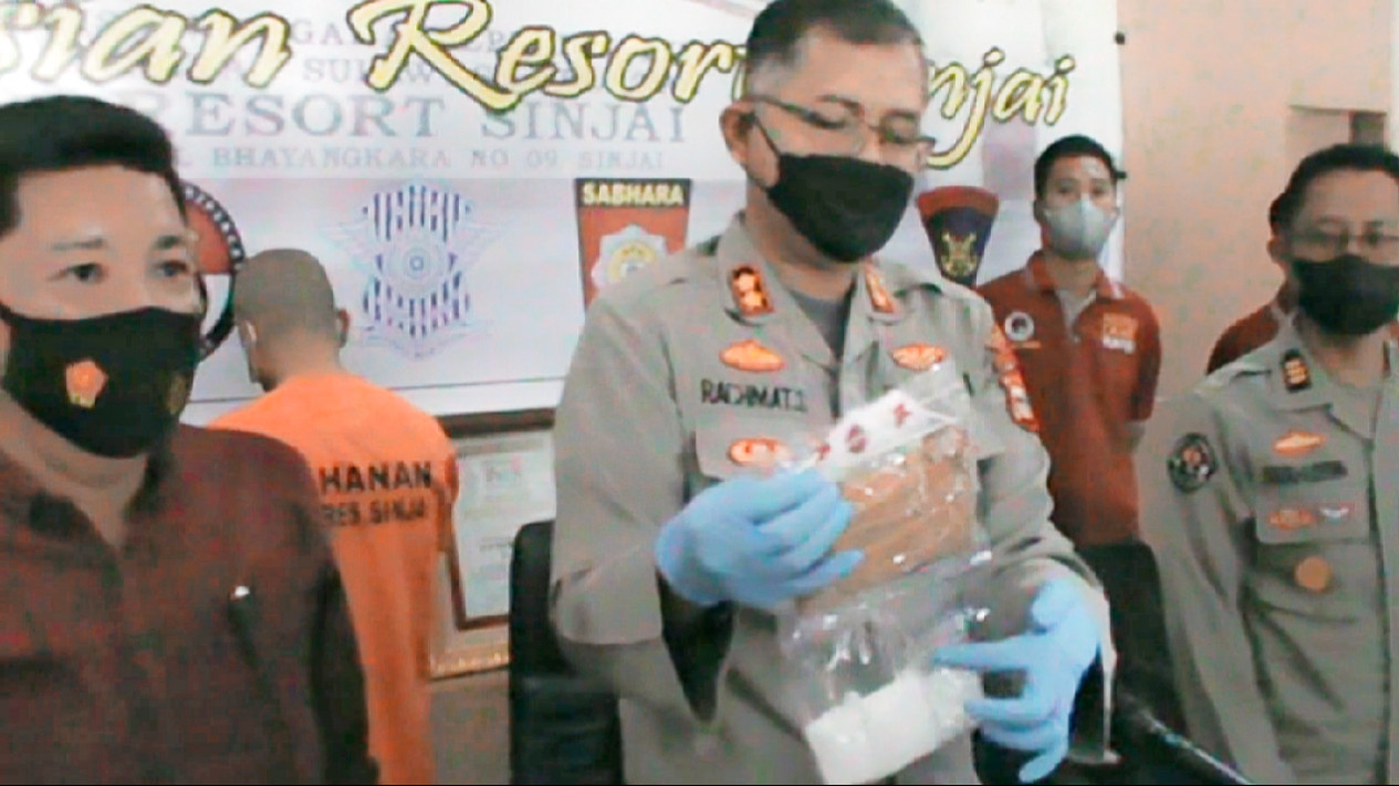 Polres Sinjai Ungkap Kasus Narkoba Jaringan Malaysia, Sita 99,38 Gram Sabu
            - galeri foto