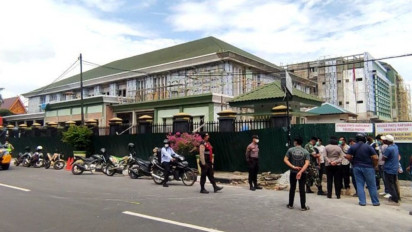 Dua Bulan Tidak Digaji, Pekerja Proyek Pembangunan Makorem 031 Wirabima Demo