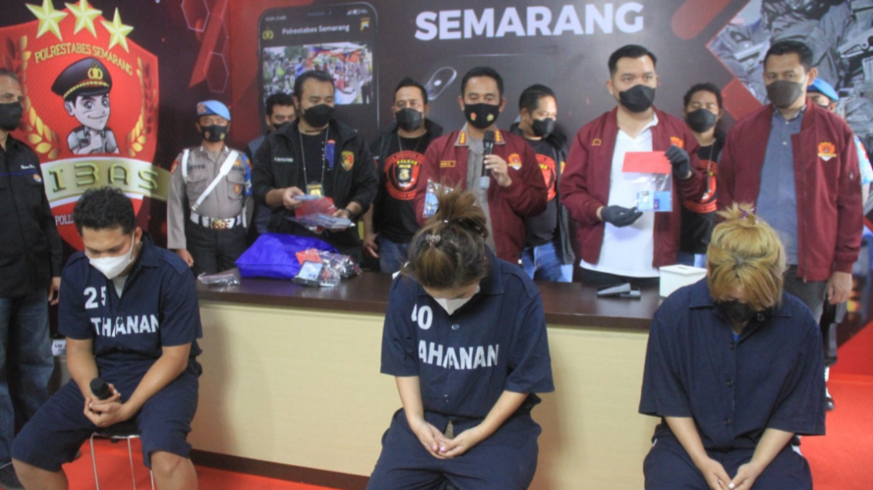 Polisi Tangkap 6 Pelaku Pemalsuan Data Bank BUMN, Diduga Ada Karyawan Bank Terlibat
            - galeri foto