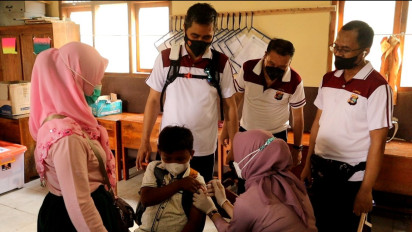 Ratusan Pelajar Usia 6-11 Tahun di Pringsewu Lampung Terima Vaksin Tahap Dua