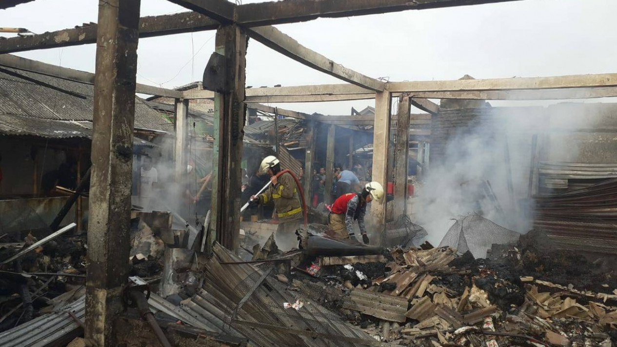 Ratusan Ruko di Pasar Gembong Tangerang Terbakar
            - galeri foto