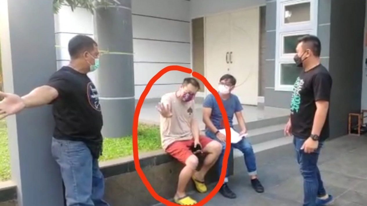 Buron 3 Tahun, Bos Seagate Maritim Lines Terpidana Kasus Penipuan Ditangkap Tim Intelijen Kejari Surabaya
            - galeri foto