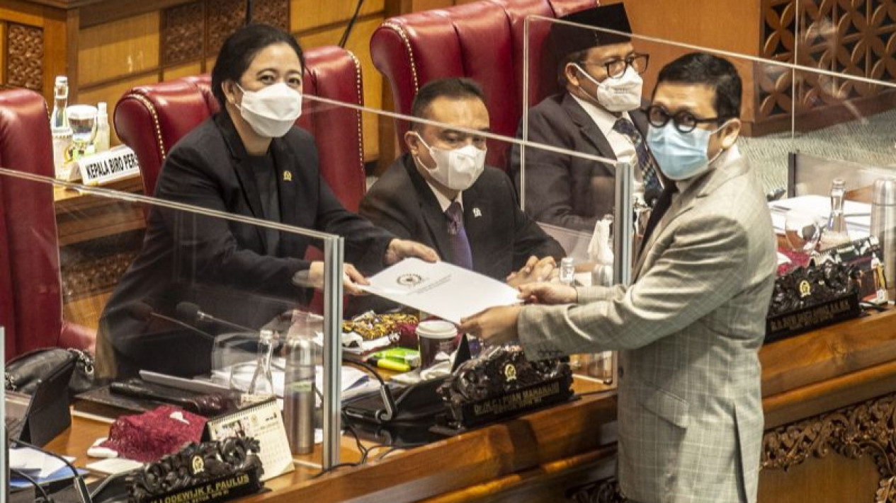 Jokowi Akan Tunjuk Kepala & Wakil Kepala Otorita IKN Nusantara
            - galeri foto