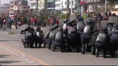 Aksi Protes Soal Proposal Bantuan Dana dari AS di Gudung Parlemen Nepal Berkahir Bentrok