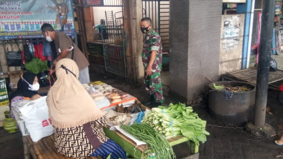 Antisipasi Penyebaran Omicron, Tim Satgas Covid-19 Gelar Operasi Yustisi di Pasar Tradisional