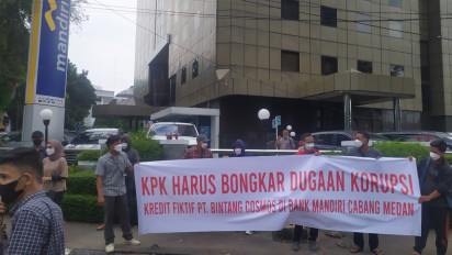 Diduga Korupsi Kredit Fiktif, Mahasiswa Geruduk Bank Mandiri Cabang Medan.