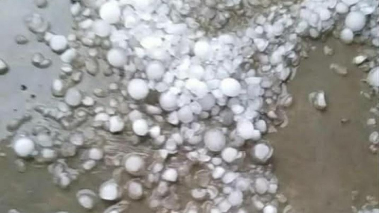 Hujan Es Guyur Wilayah Kandangserang Kabupaten Pekalongan
            - galeri foto