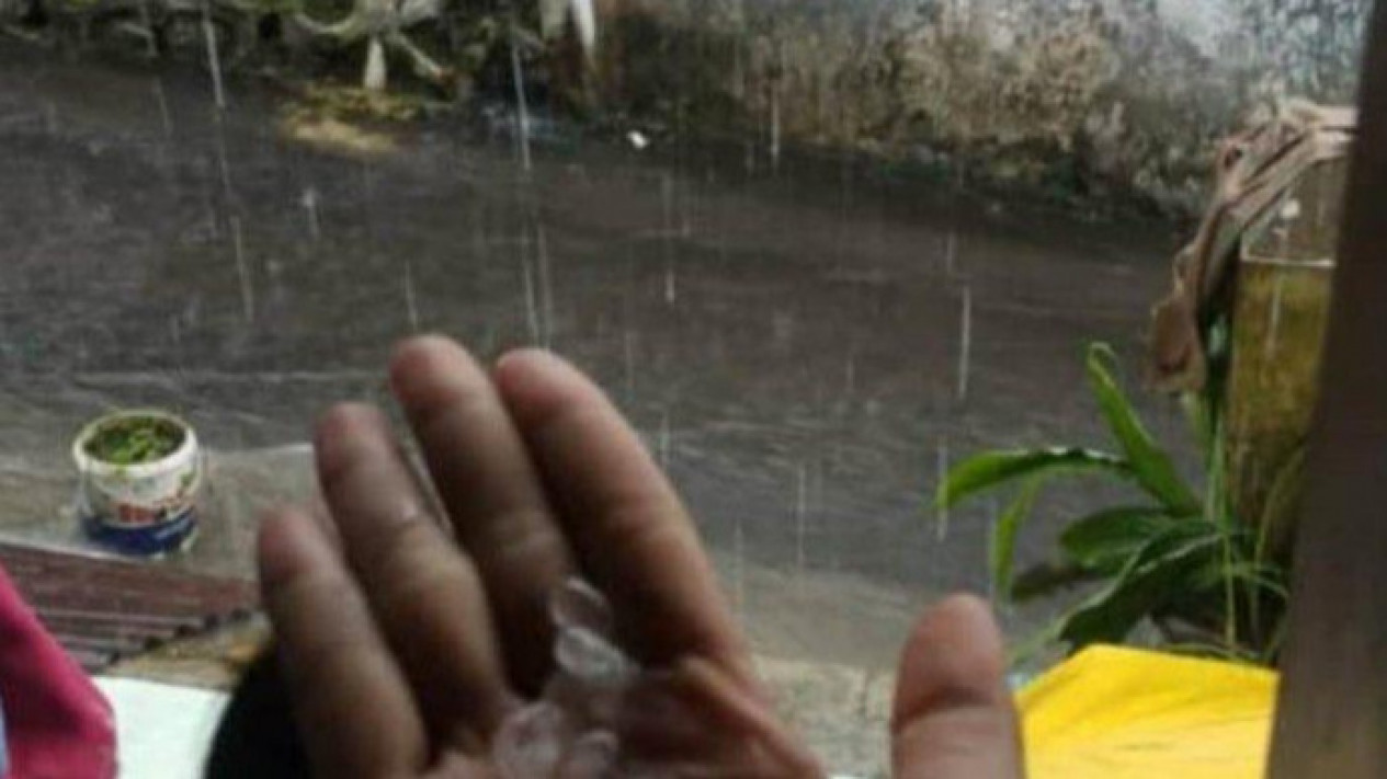 Fenomena Hujan Es di Kabupaten Pekalongan, Ini Penjelasan BMKG
            - galeri foto