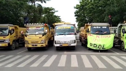 Tolak Aturan ODOL, Puluhan Sopir Truk Unjuk Rasa di Gedung DPRD Sulawesi Tenggara