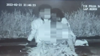 Viral, Dua Remaja Lakukan Adegan Mesum di Lapangan Renon Bali