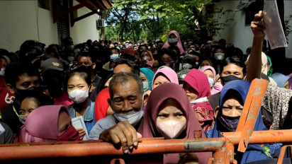 Delapan Ribu Keluarga Penerima Manfaat Berdesakan Antri Bantuan Sosial Tunai