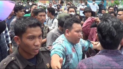 Demo mahasiswa UINSU Tuntut Turunkan Uang Kuliah Ricuh