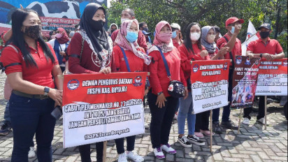 Tolak Aturan JHT, Ratusan Buruh Geruduk Kantor DPRD Boyolali
