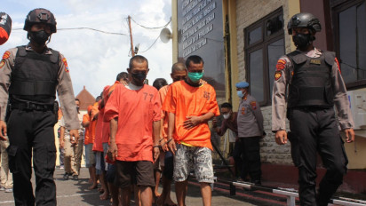 Edarkan Ribuan Pil Koplo, Belasan Pemuda Diamankan Satnarkoba Polres Probolinggo