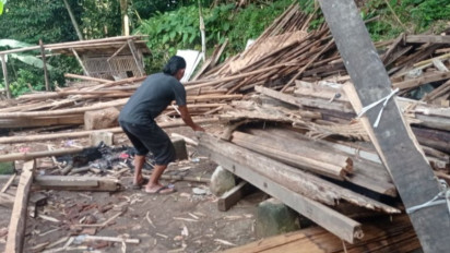 Satu Rumah Warga Lebak Roboh Akibat Pergerakan Tanah