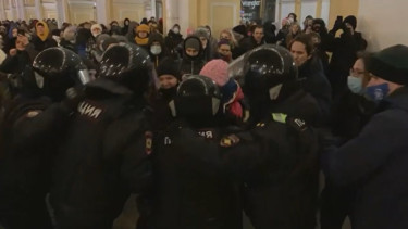 Aksi Protes Kecam Invasi Rusia Kembali Digelar di St Petersburg, Sejumlah Orang Ditangkap