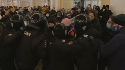 Aksi Protes Kecam Invasi Rusia Kembali Digelar di St Petersburg, Sejumlah Orang Ditangkap