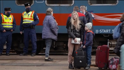 Serangan Militer Rusia, Ribuan Pengungsi Warga Ukraina Tiba di Hongaria